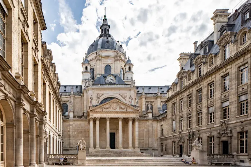 Je suis à la Sorbonne en Economie International Track